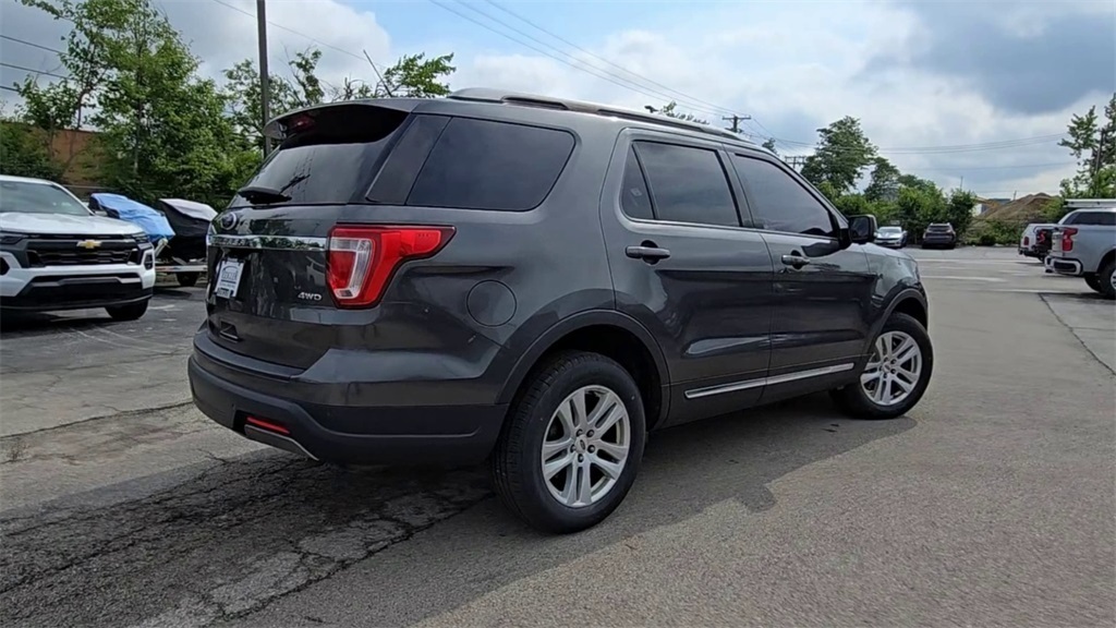 Vehicle image 6 of 40