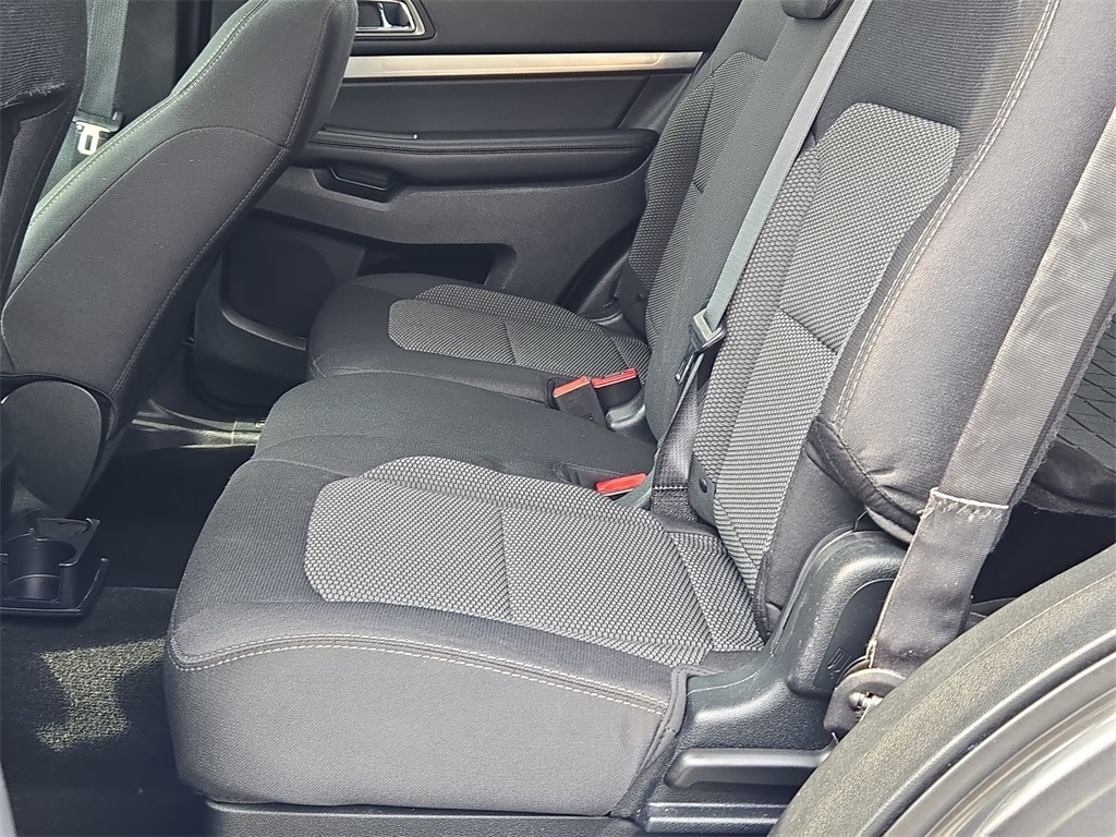 Vehicle image 19 of 40