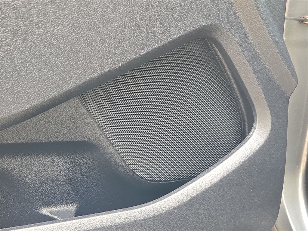 Vehicle image 38 of 40