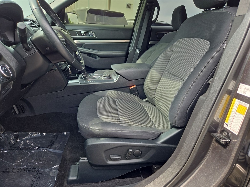 Vehicle image 15 of 40