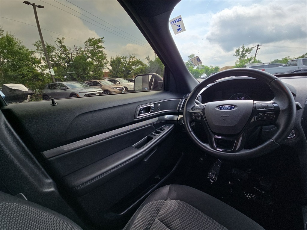 Vehicle image 21 of 40