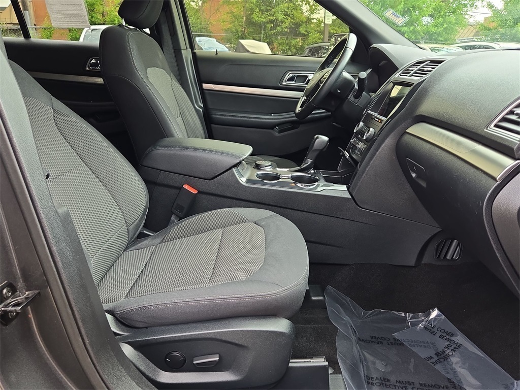 Vehicle image 14 of 40