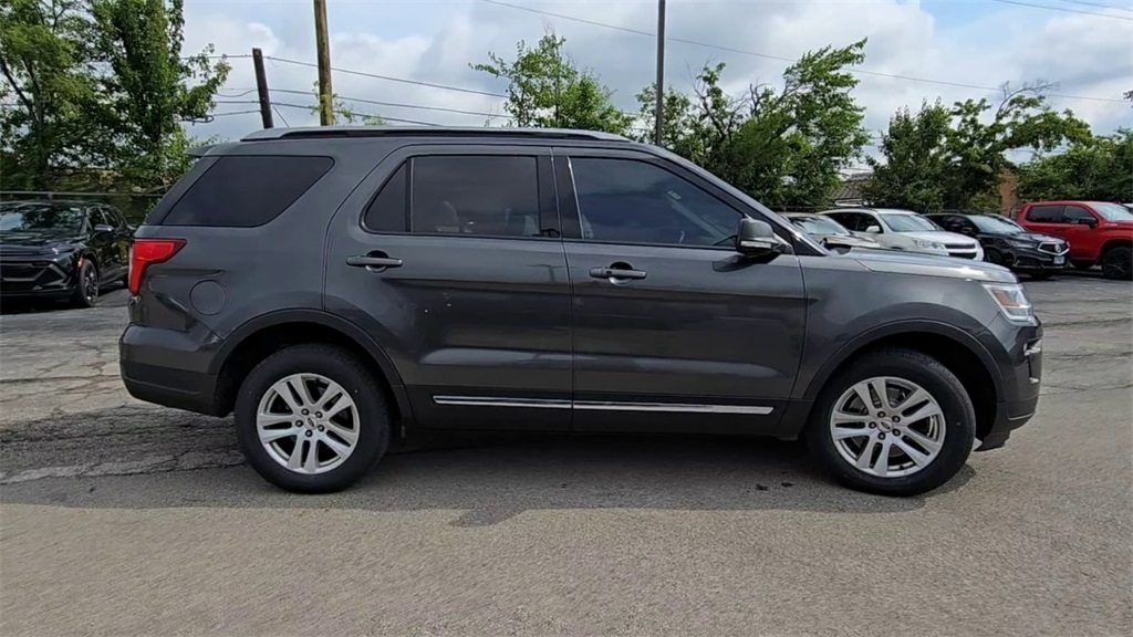 Vehicle image 5 of 40