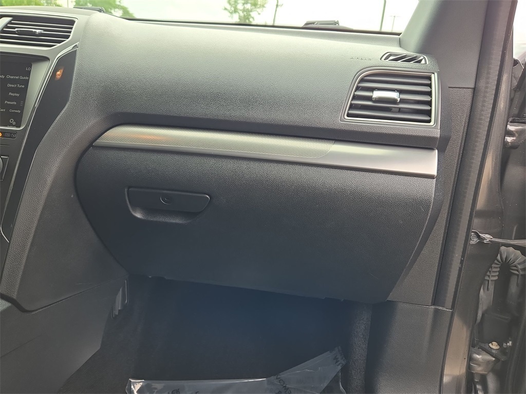 Vehicle image 37 of 40
