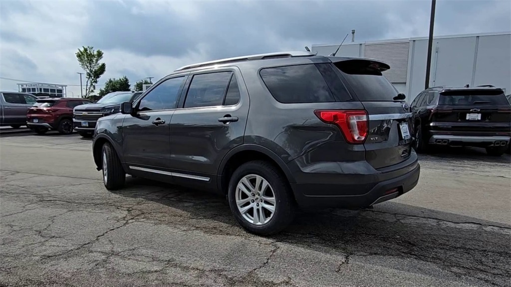Vehicle image 8 of 40