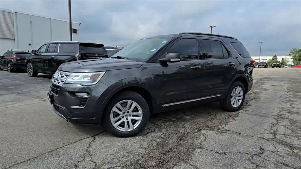 Vehicle image 2 of 40