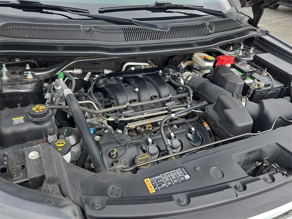 Vehicle image 10 of 40