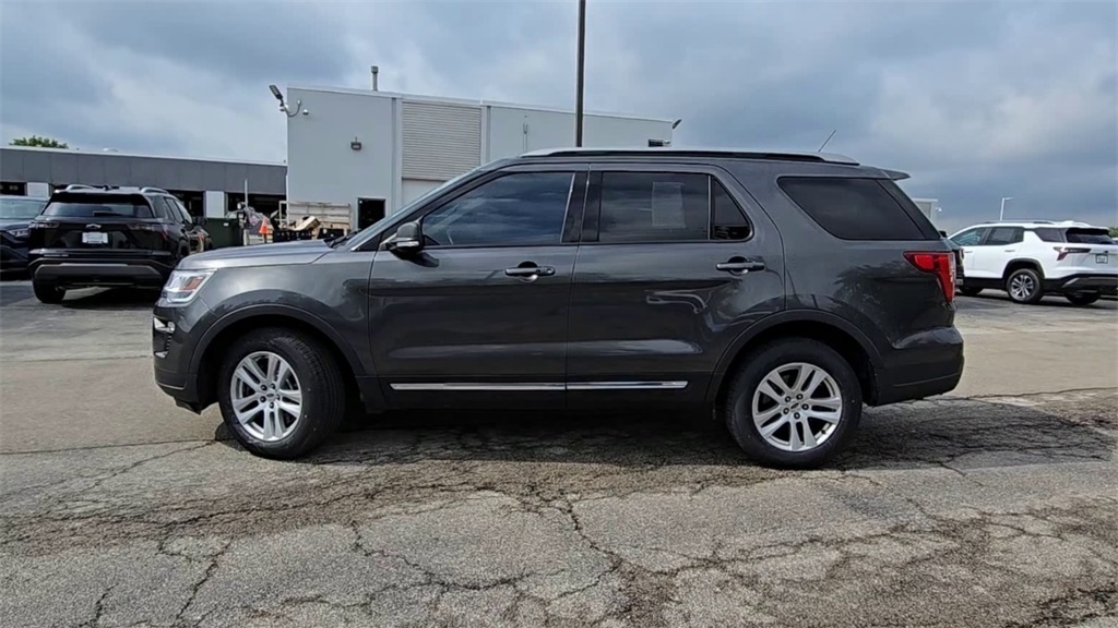 Vehicle image 9 of 40