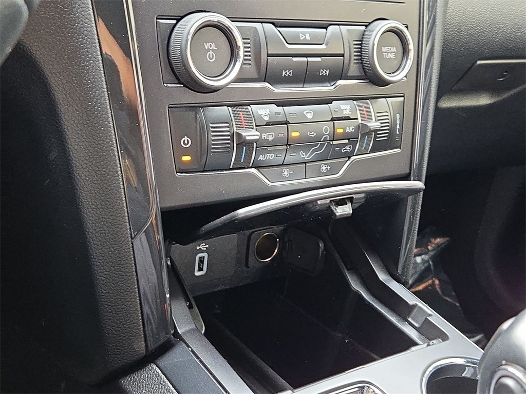 Vehicle image 30 of 40