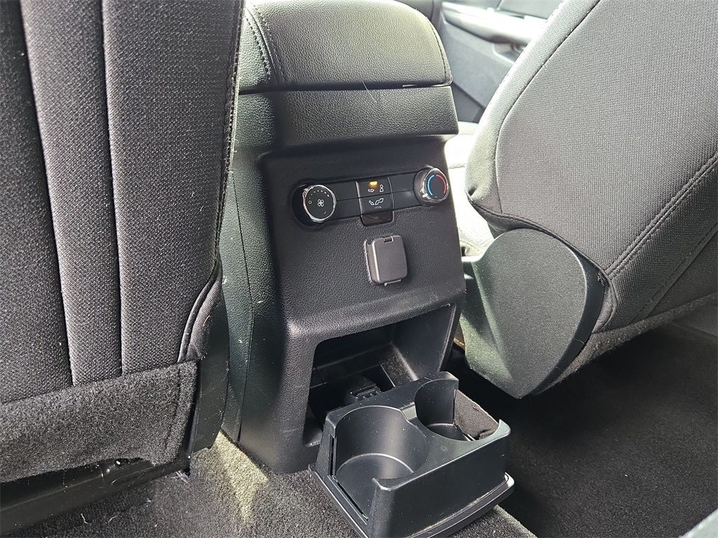 Vehicle image 33 of 40