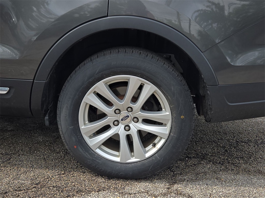 Vehicle image 11 of 40