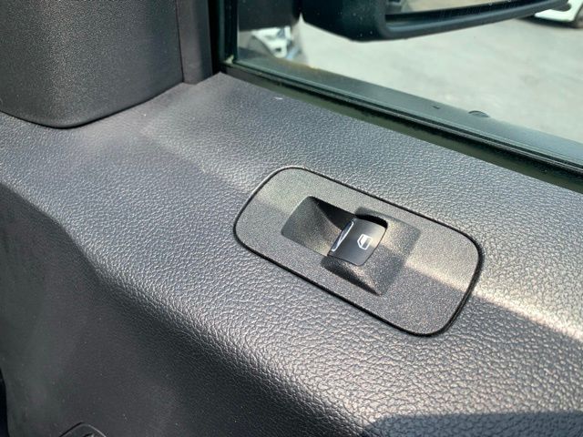 Vehicle image 18 of 50