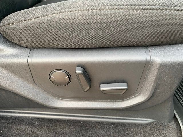 Vehicle image 20 of 50