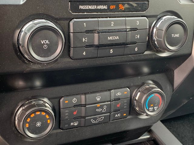 Vehicle image 33 of 50