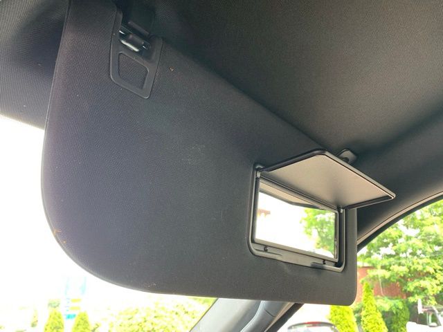 Vehicle image 40 of 50