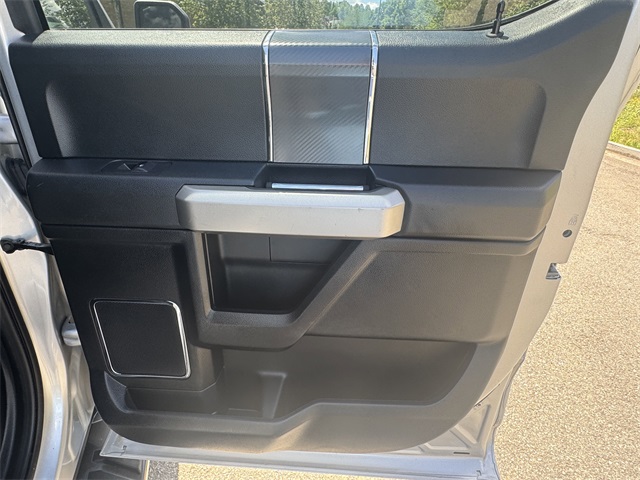 Vehicle image 16 of 31