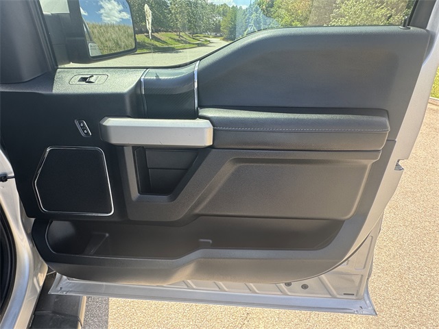 Vehicle image 14 of 31
