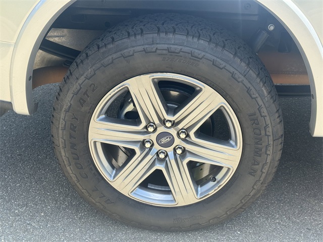 Vehicle image 17 of 31