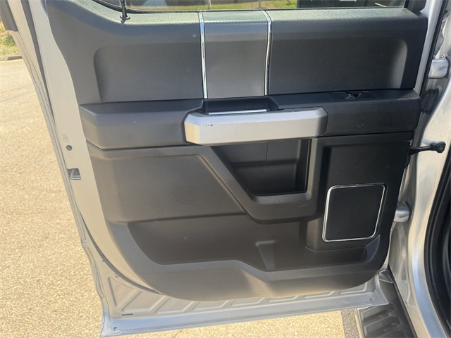 Vehicle image 21 of 31