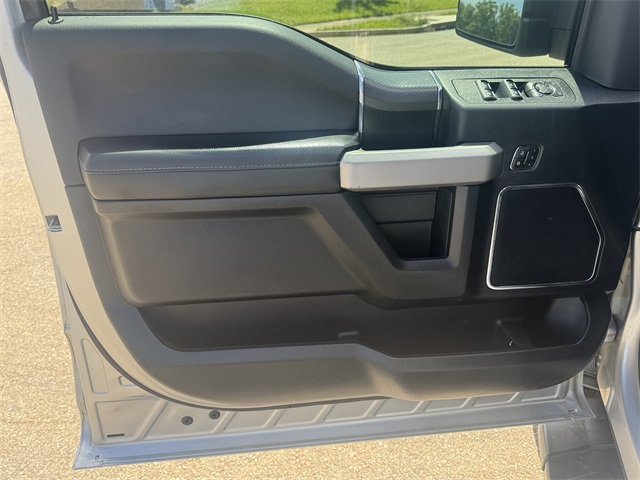 Vehicle image 10 of 31