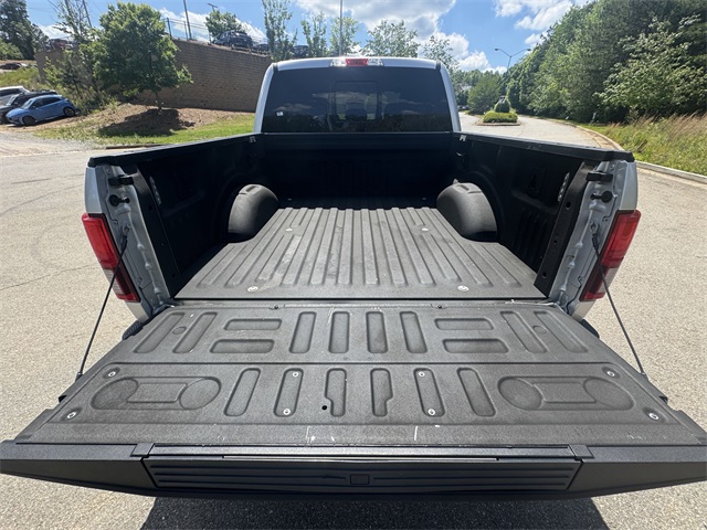 Vehicle image 18 of 31