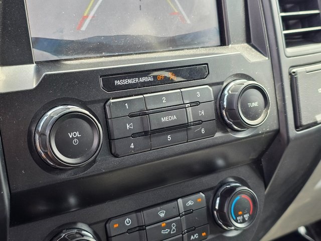 Vehicle image 27 of 44