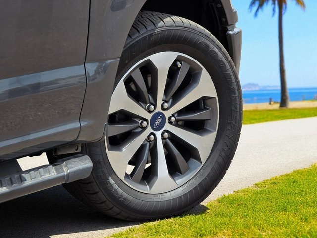 Vehicle image 8 of 44