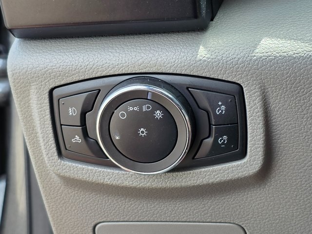 Vehicle image 40 of 44