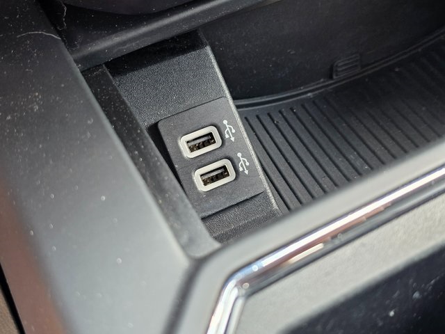 Vehicle image 34 of 44