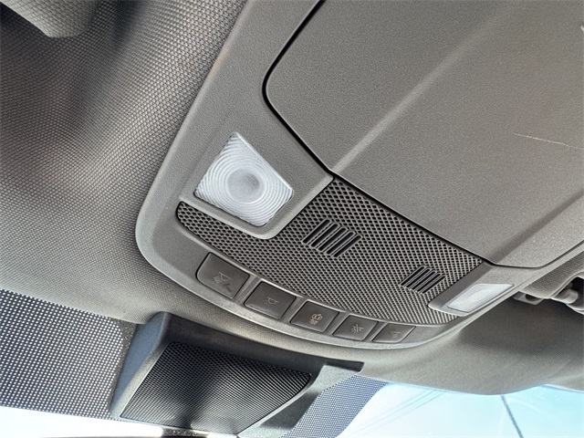 Vehicle image 25 of 33