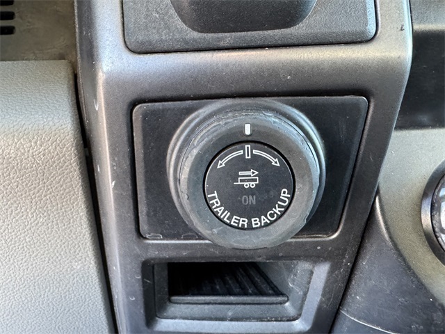 Vehicle image 31 of 33