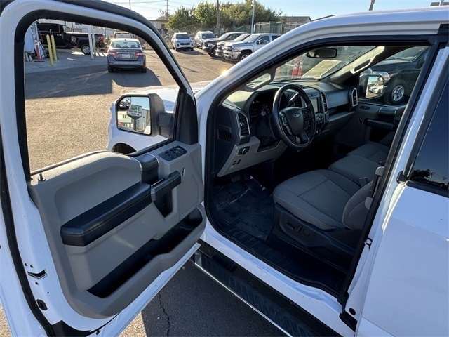Vehicle image 17 of 33