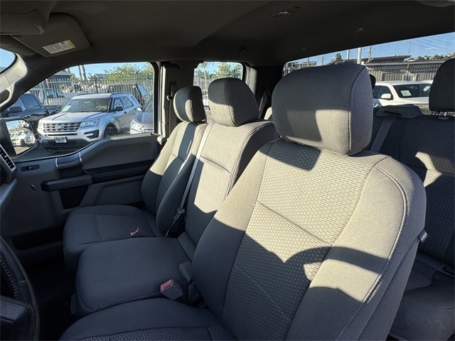 Vehicle image 14 of 33