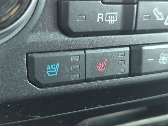Vehicle image 22 of 27