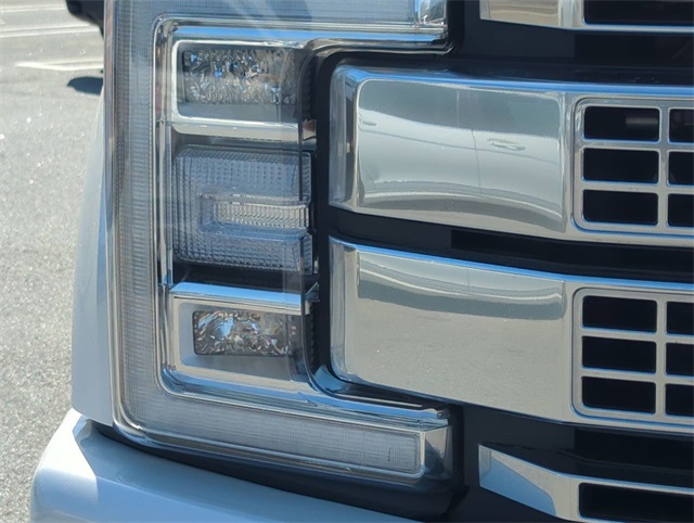 Vehicle image 9 of 27