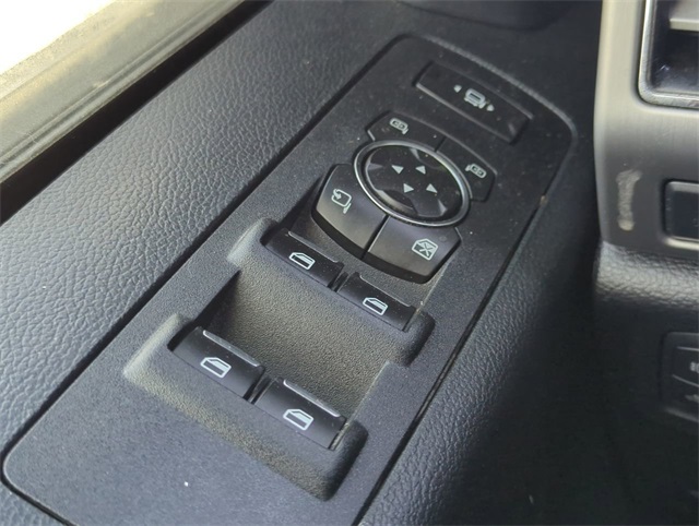 Vehicle image 23 of 27