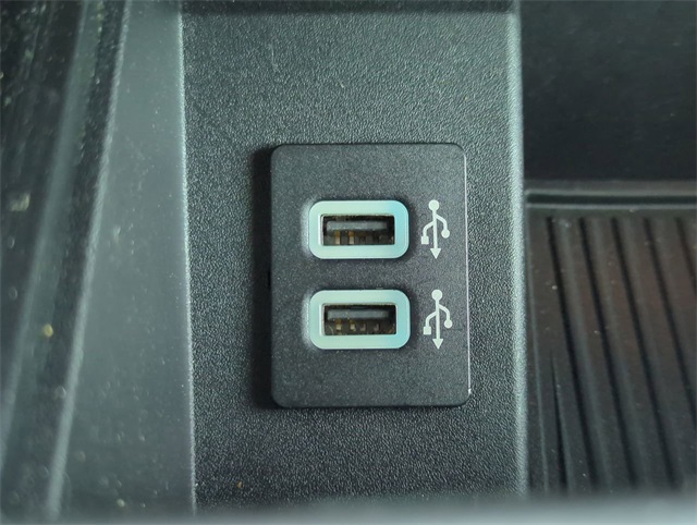 Vehicle image 21 of 27