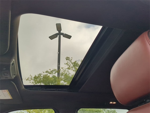 Vehicle image 20 of 32