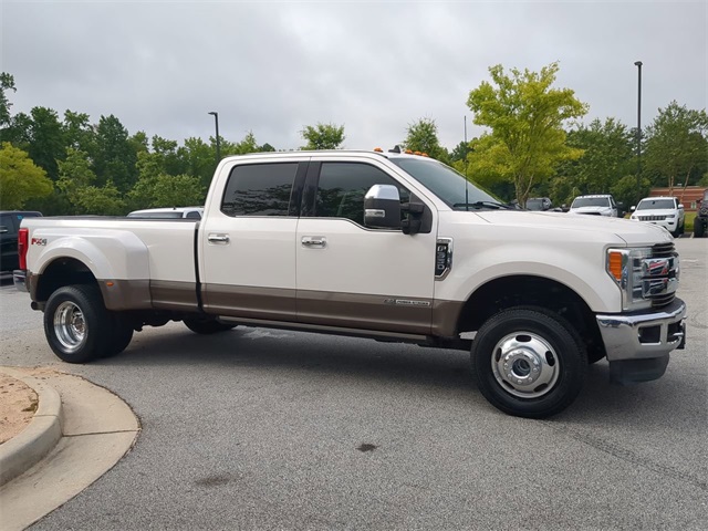 Vehicle image 4 of 32