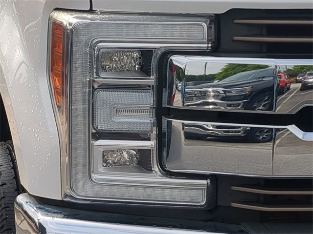 Vehicle image 9 of 32