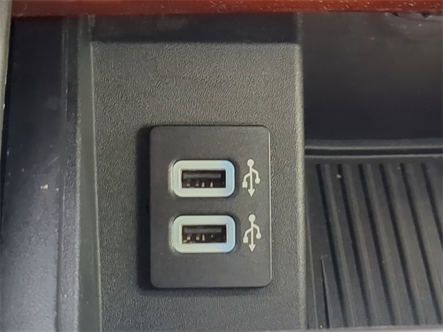 Vehicle image 24 of 32