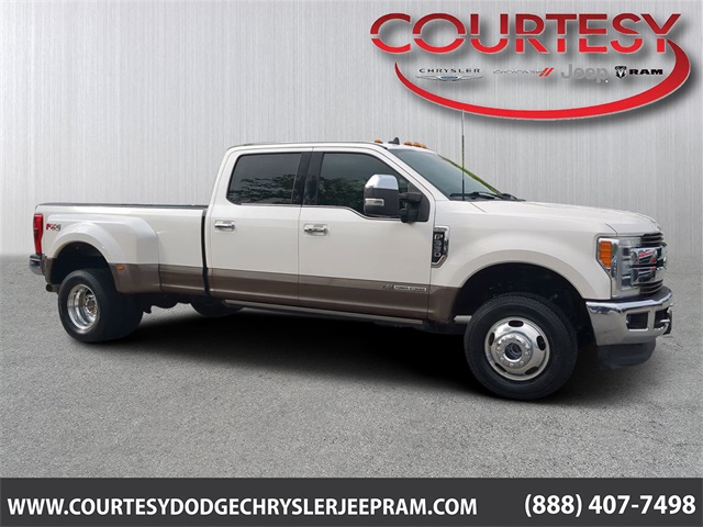 Vehicle image 3 of 32