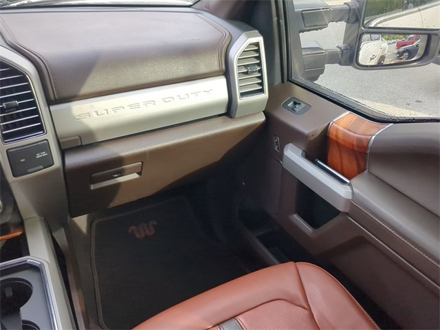 Vehicle image 16 of 32