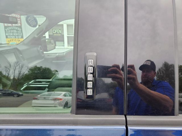 Vehicle image 31 of 58