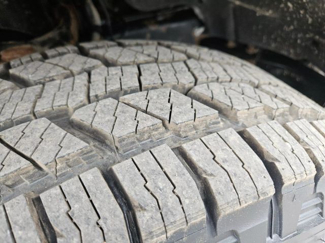 Vehicle image 21 of 58
