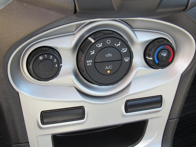 Vehicle image 21 of 35