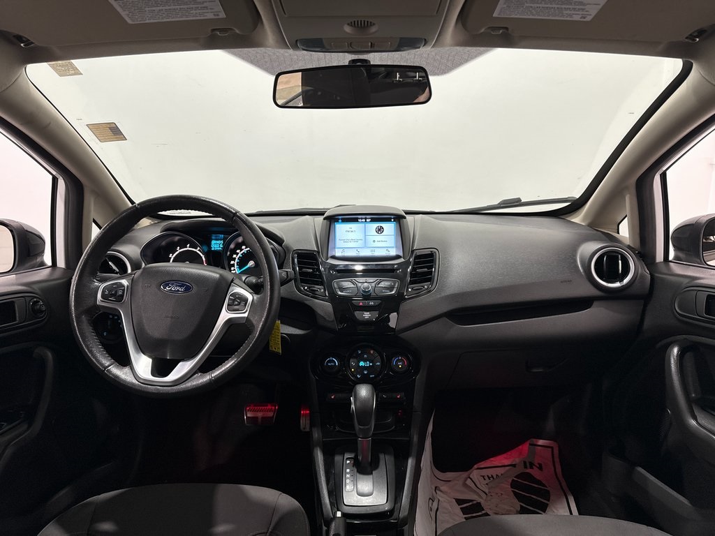 Vehicle image 14 of 40