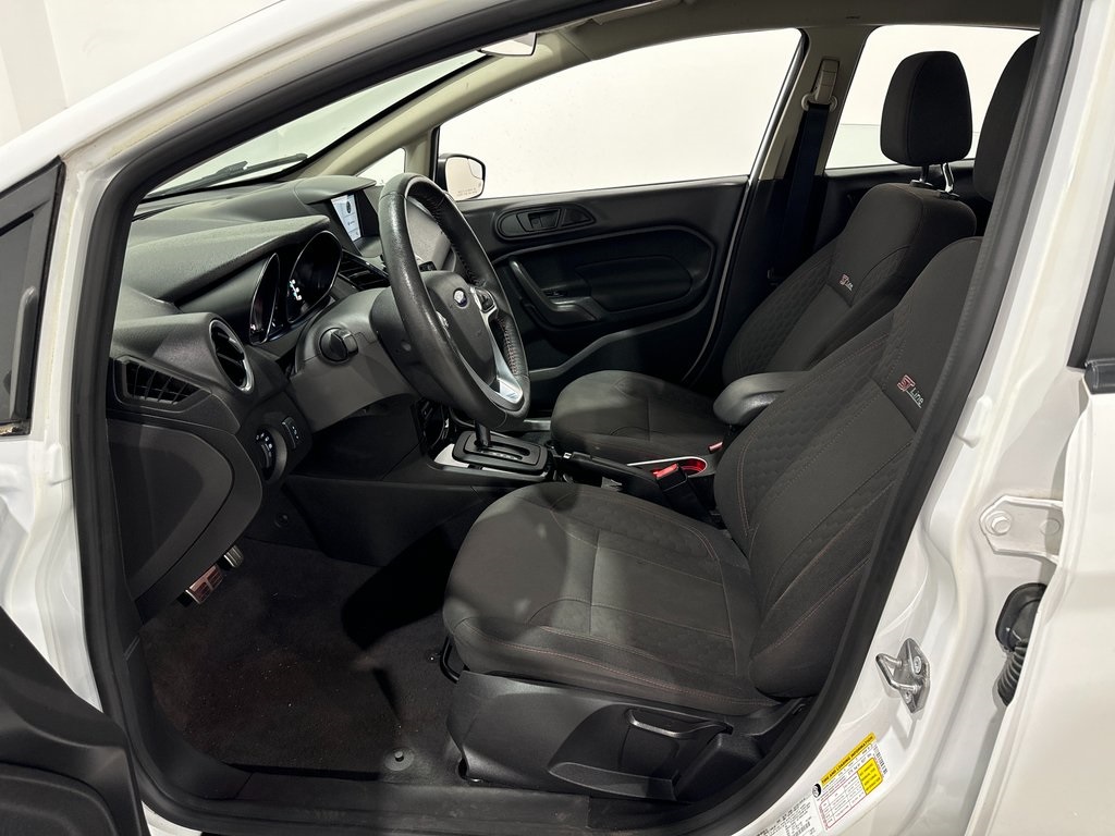 Vehicle image 11 of 40