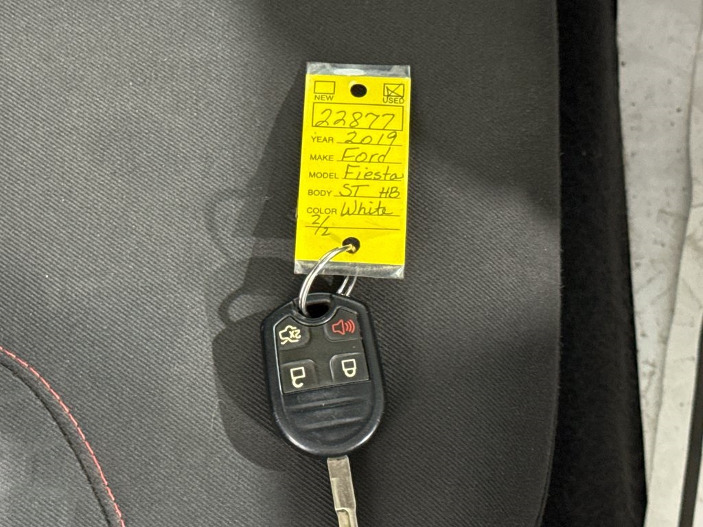 Vehicle image 29 of 40