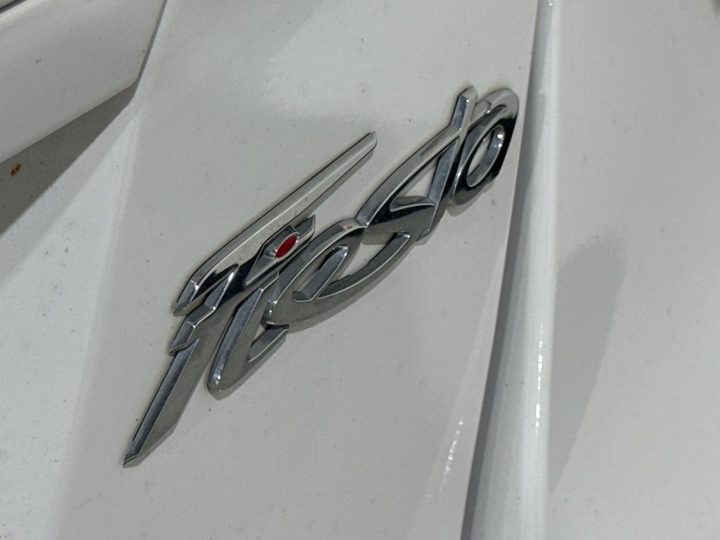 Vehicle image 35 of 40